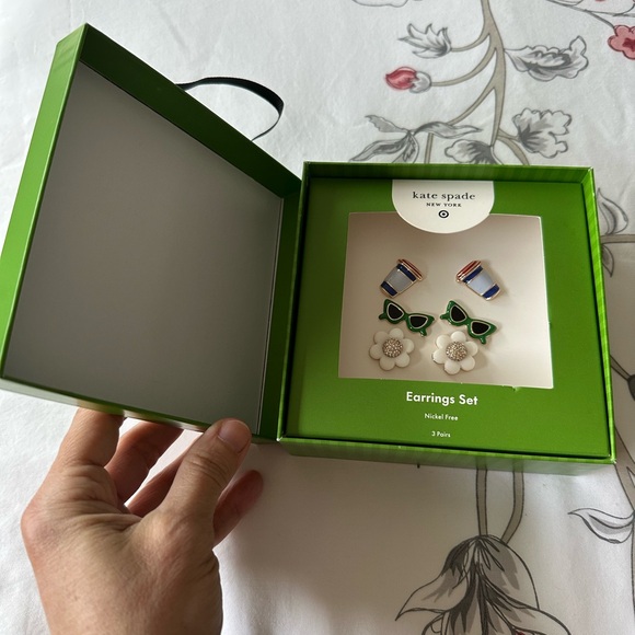 Kate Spade set of 3 wall tendrils, with box and lid, perfect for a gift, NWOT. - Picture 6 of 7